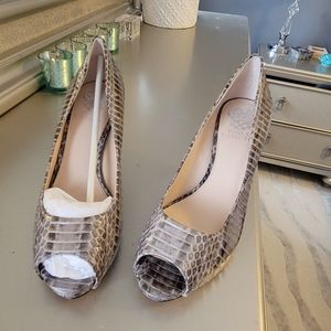 Snake print pump